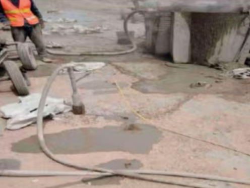 高昌水泥混凝土路面板底注浆技术 路面脱空注浆整治方案