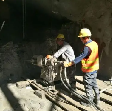 高昌水下抗分散灌浆料特点 水下不分散注浆料介绍